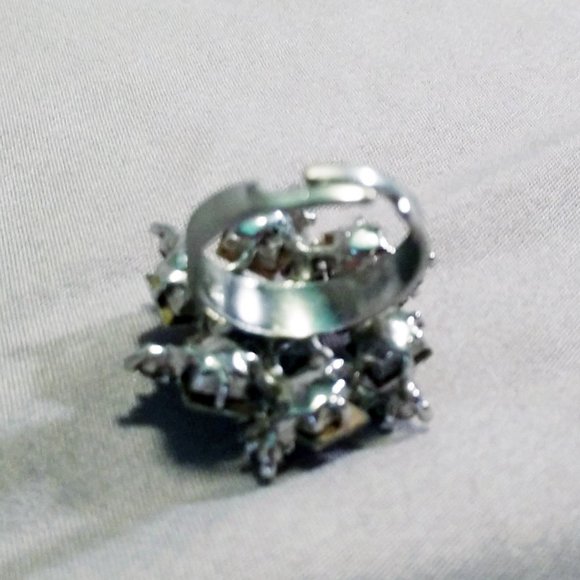 Iridescent silvertone adjustable fascinator chunky 1" cocktail ring - Picture 3 of 4